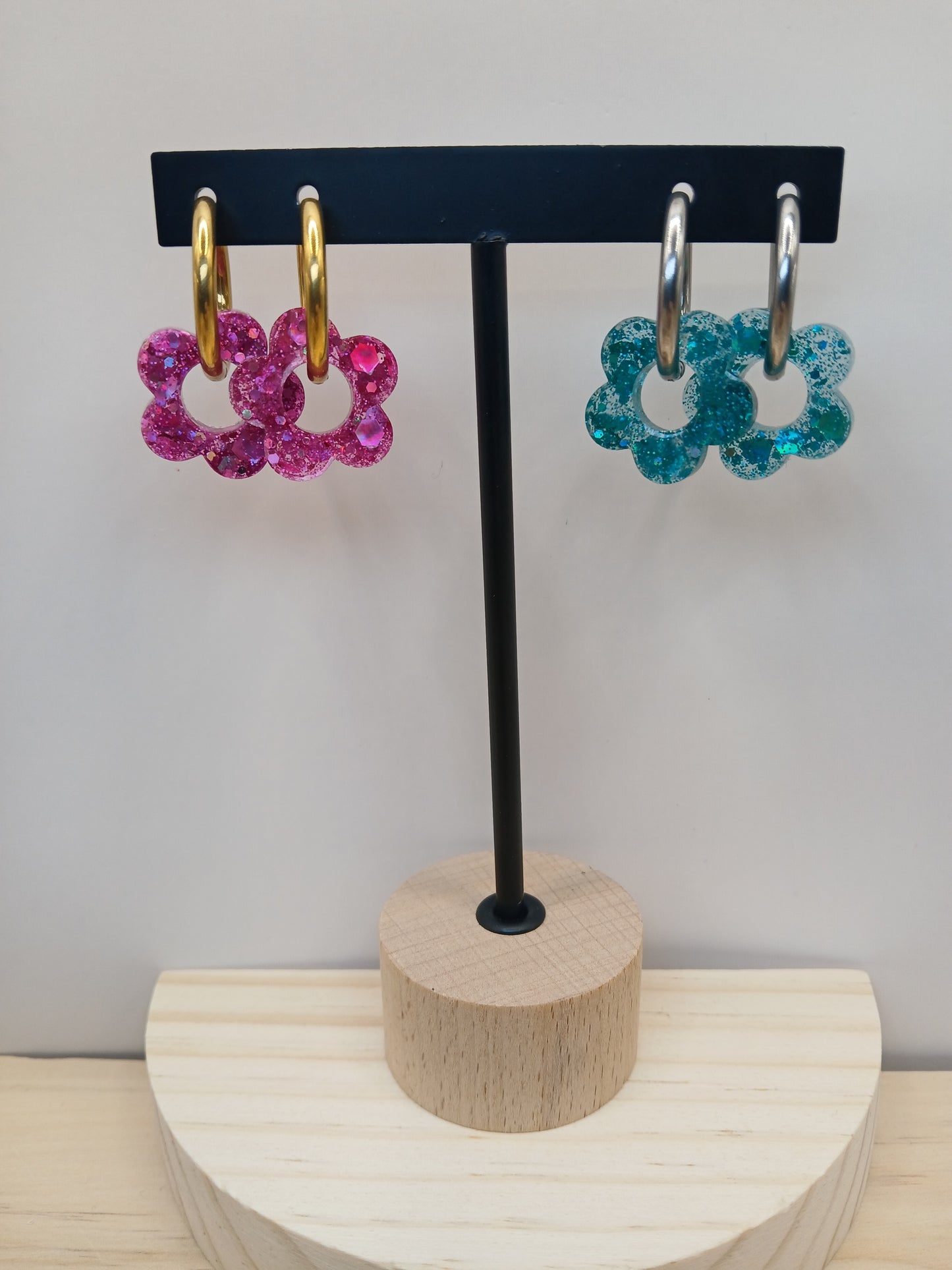 Petites fleurs glitter pour créoles