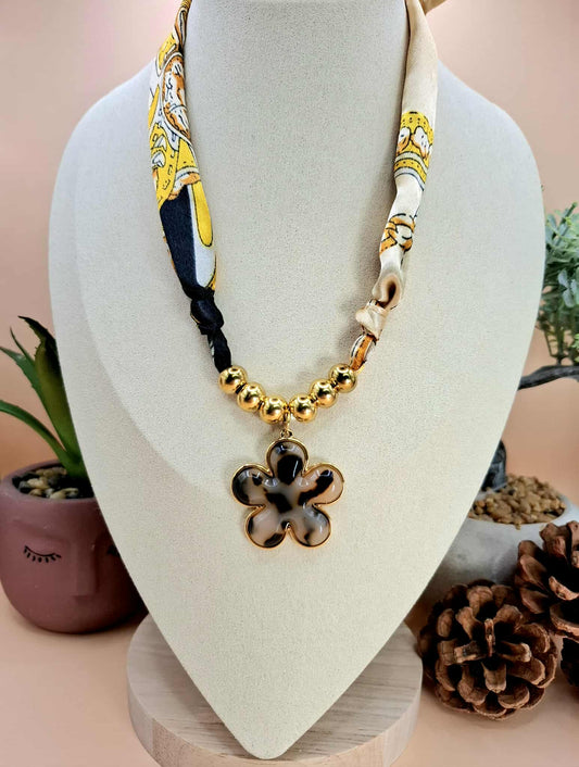 Collier foulard "fleur tortoise"