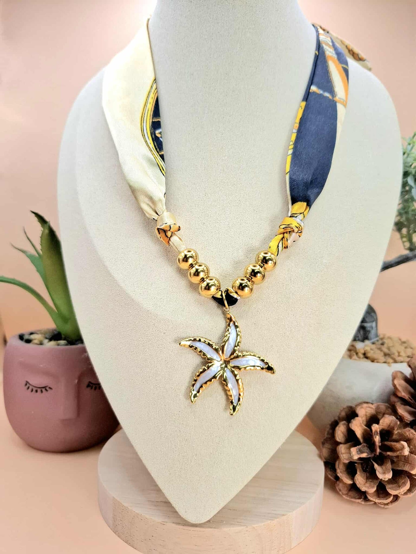 Collier foulard "étoile de mer nacrée"