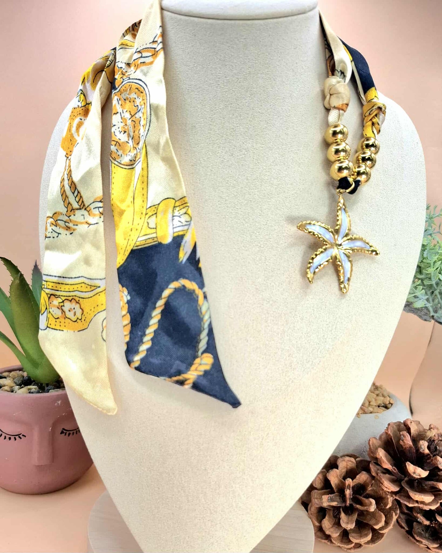 Collier foulard "étoile de mer nacrée"