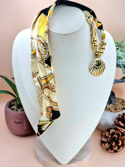 Collier foulard "coquillage"