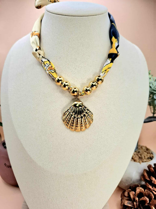 Collier foulard "coquillage"