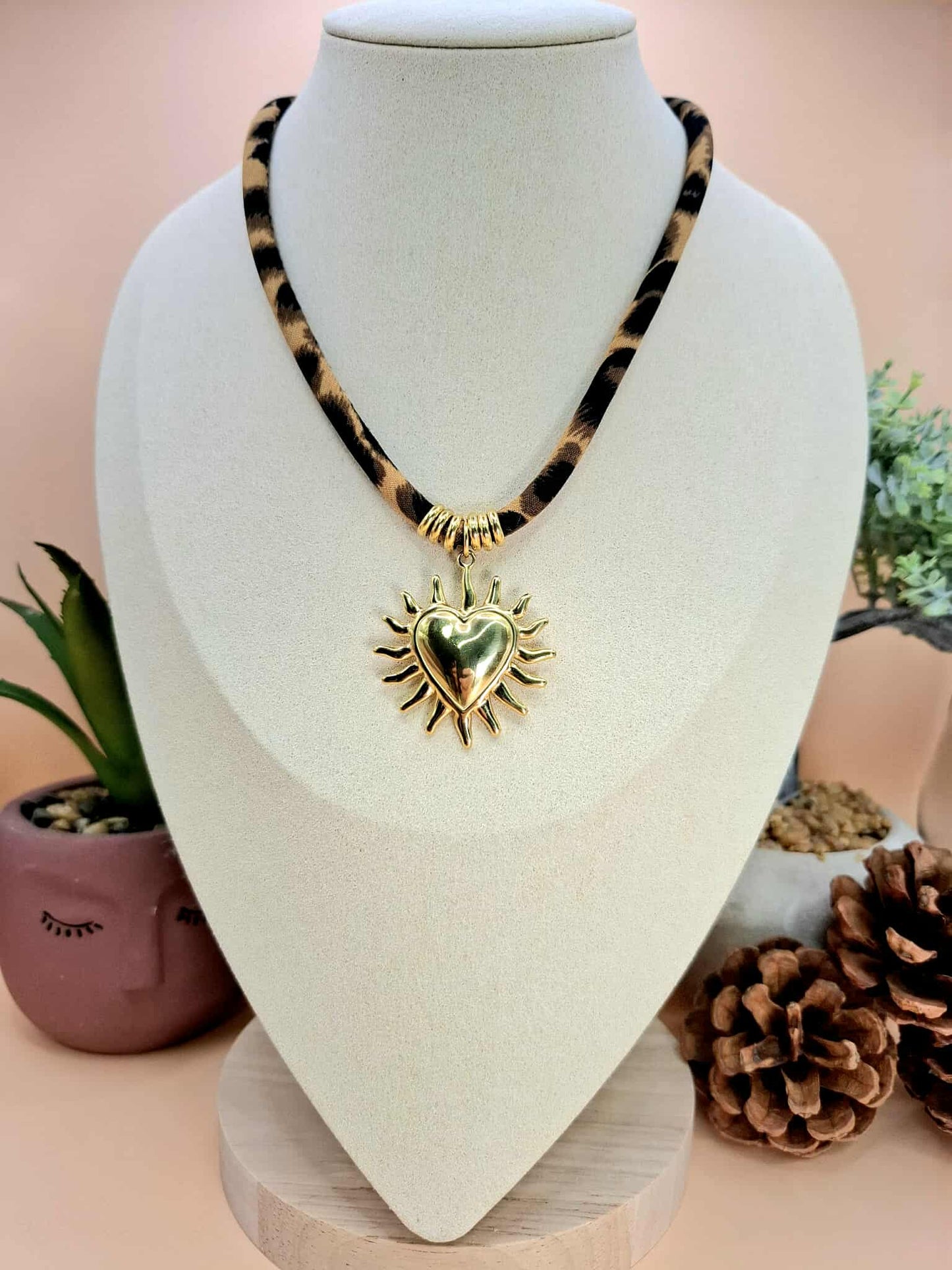 Collier tissus léopard "coeur solaire"